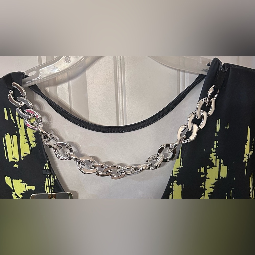 Women’s Black and Green Dress - Picture 3 of 8